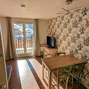 https://au-pied-des-pistes-avec-panorama-sur-les-montagnes.hotels-rhonealpes.com